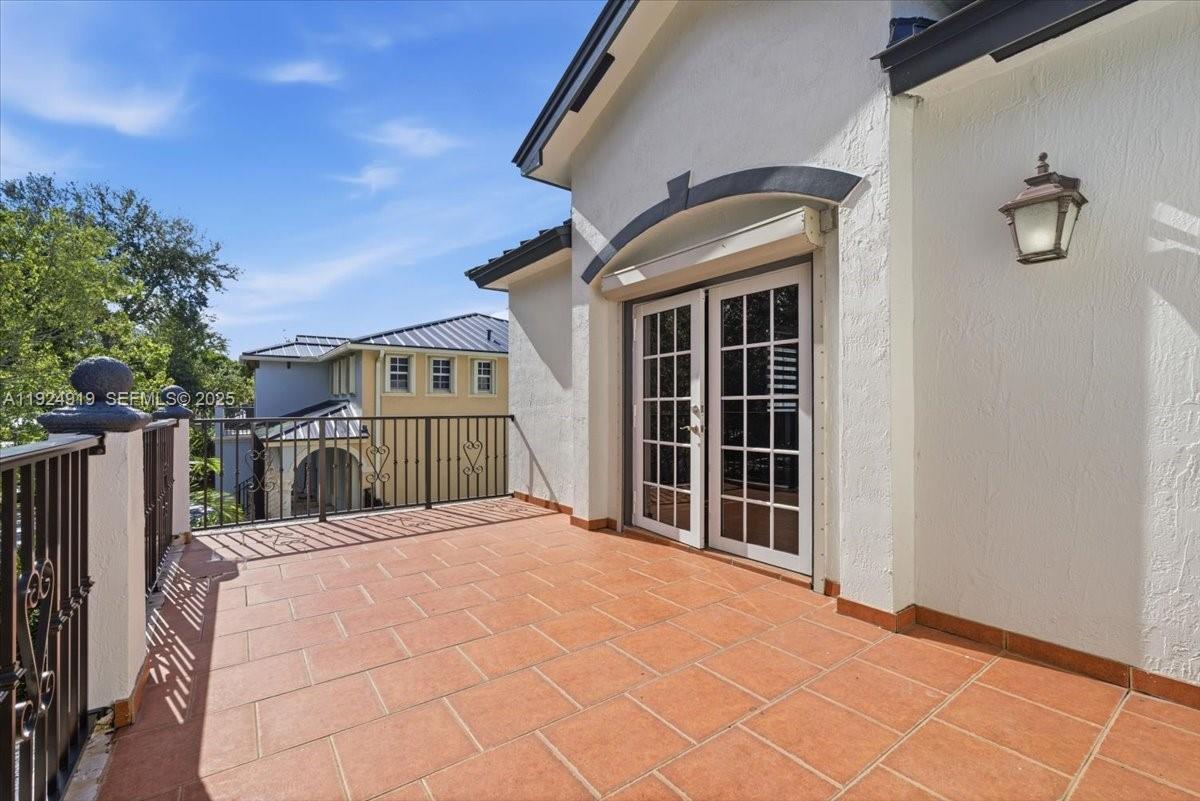 ROYAL LAKES 1ST ADDN - Residential