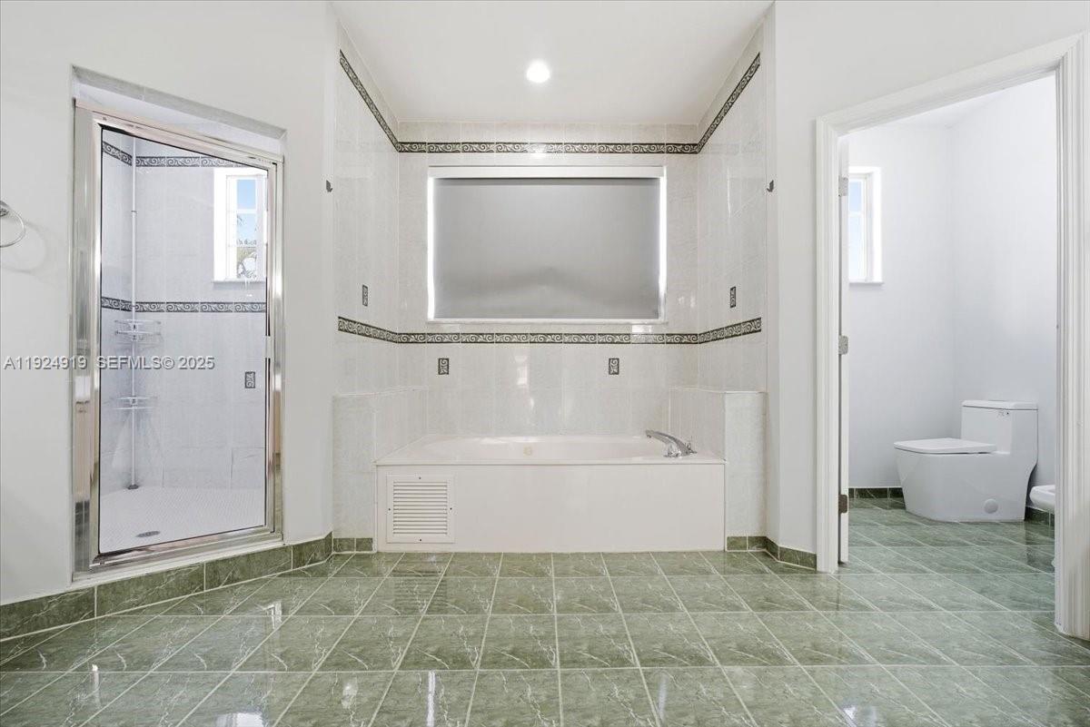 ROYAL LAKES 1ST ADDN - Residential