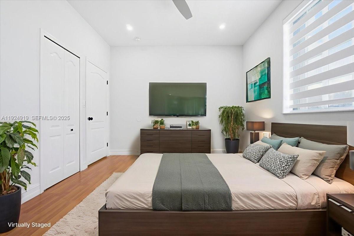 ROYAL LAKES 1ST ADDN - Residential