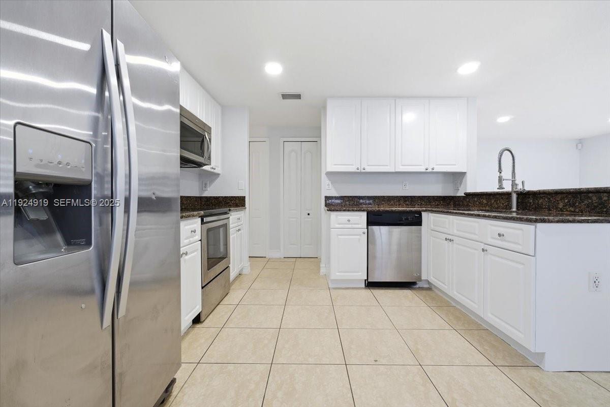 ROYAL LAKES 1ST ADDN - Residential