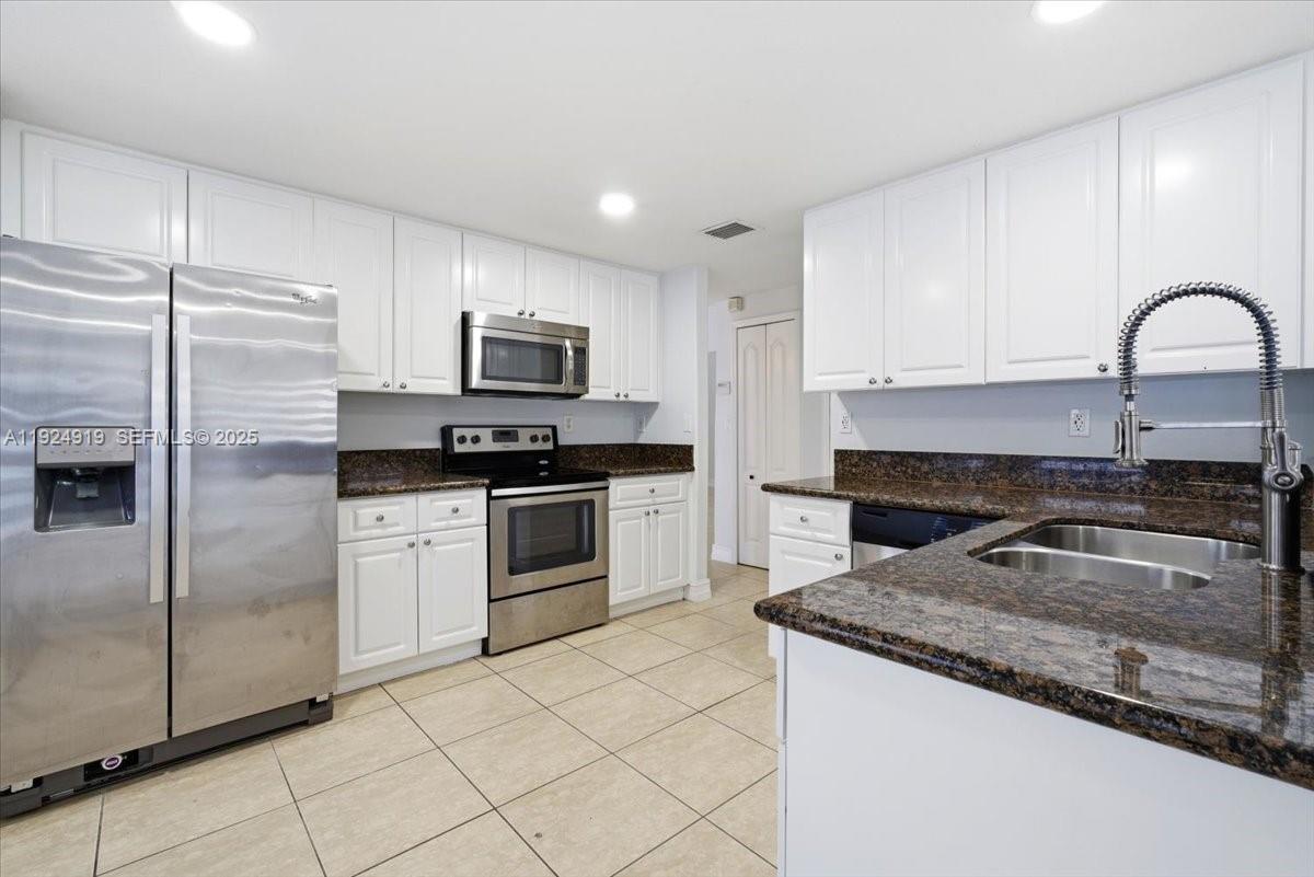 ROYAL LAKES 1ST ADDN - Residential