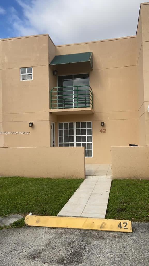 LES CHATEAUX AT INT GARDE - Residential Lease