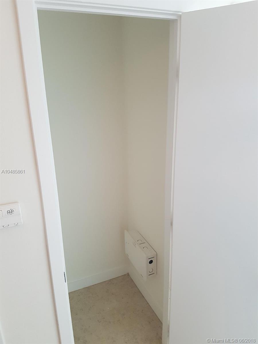 RIVER OAKS MARINA TOWER - Residential Lease