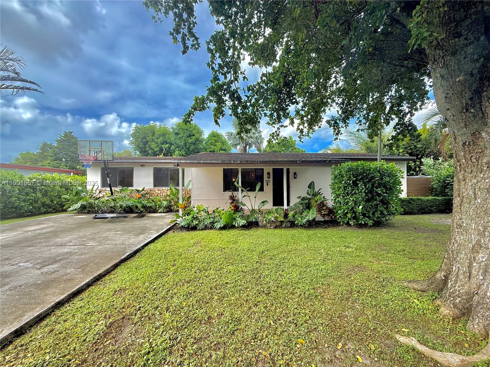 125 NE 150th St