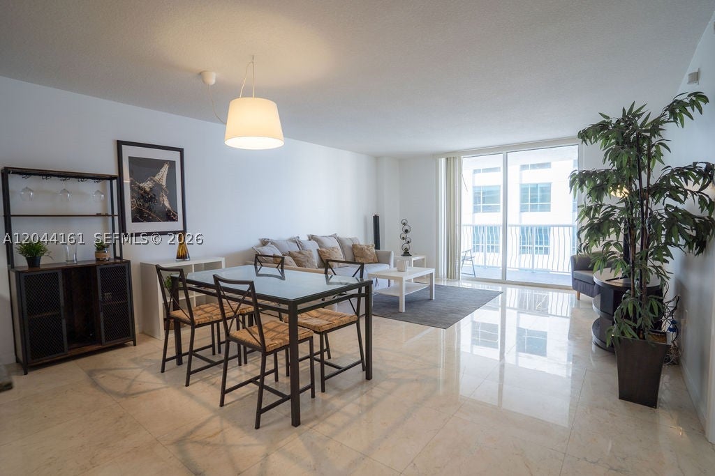1200 Brickell Bay Dr 2806