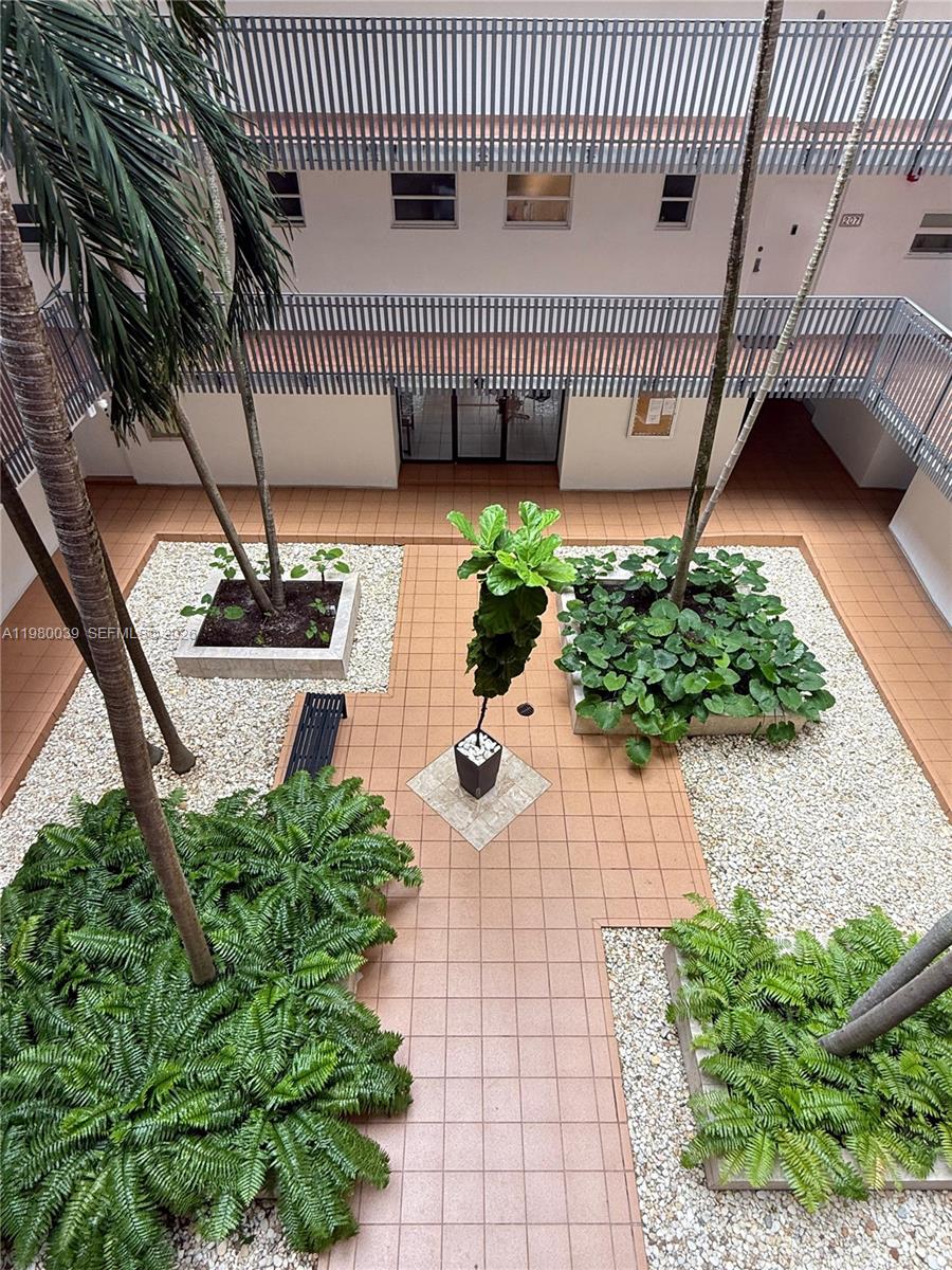 KEY BISCAYNE ONE HUNDRED - Residential