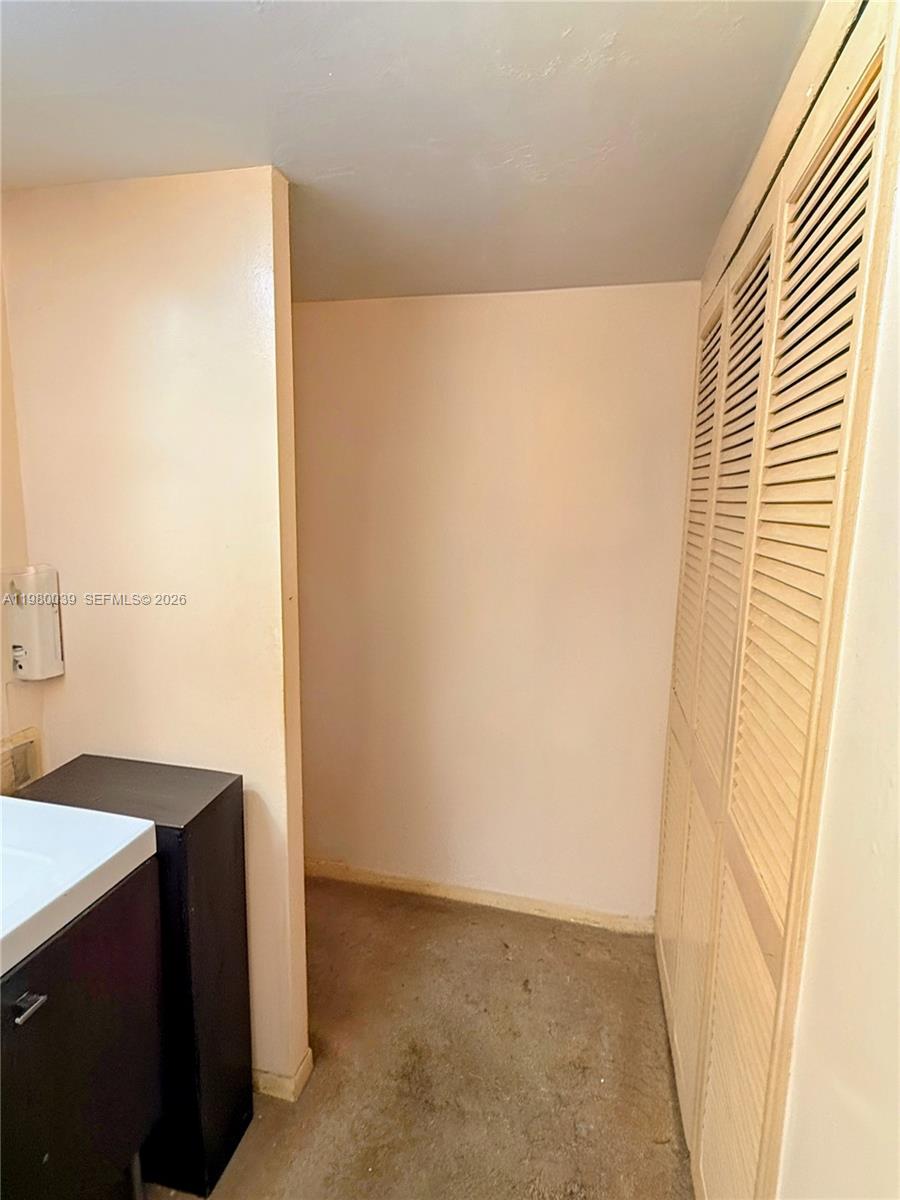 KEY BISCAYNE ONE HUNDRED - Residential