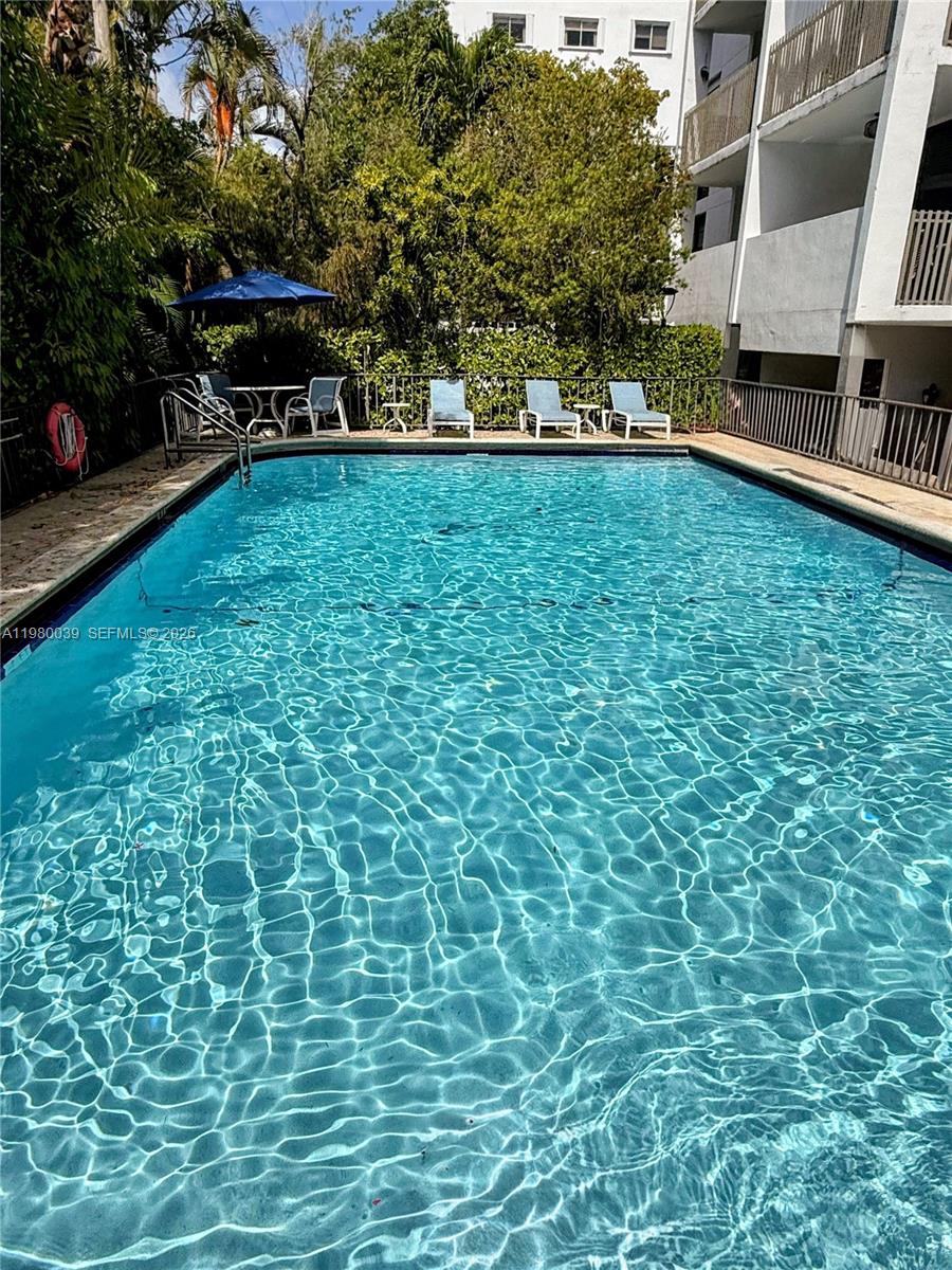 KEY BISCAYNE ONE HUNDRED - Residential