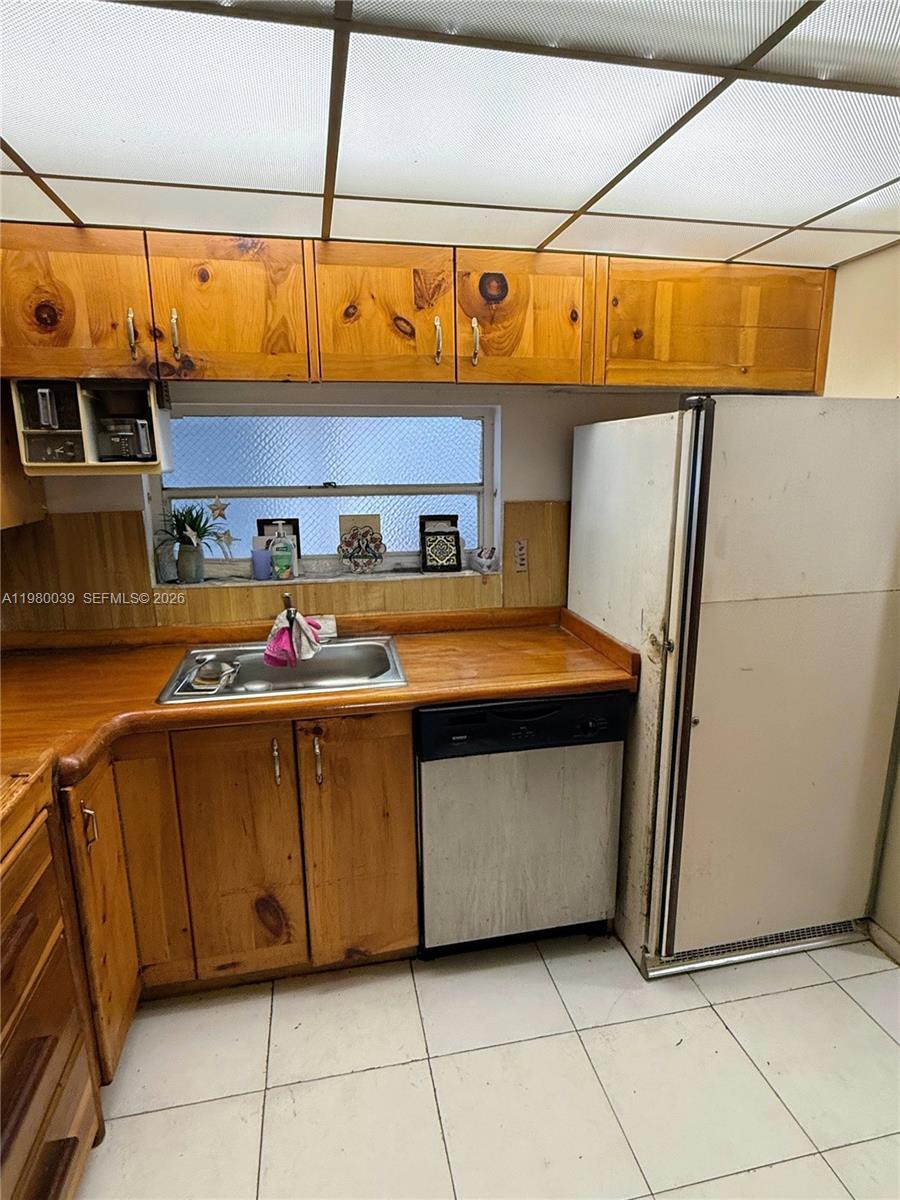 100 Ocean Lane Dr 303