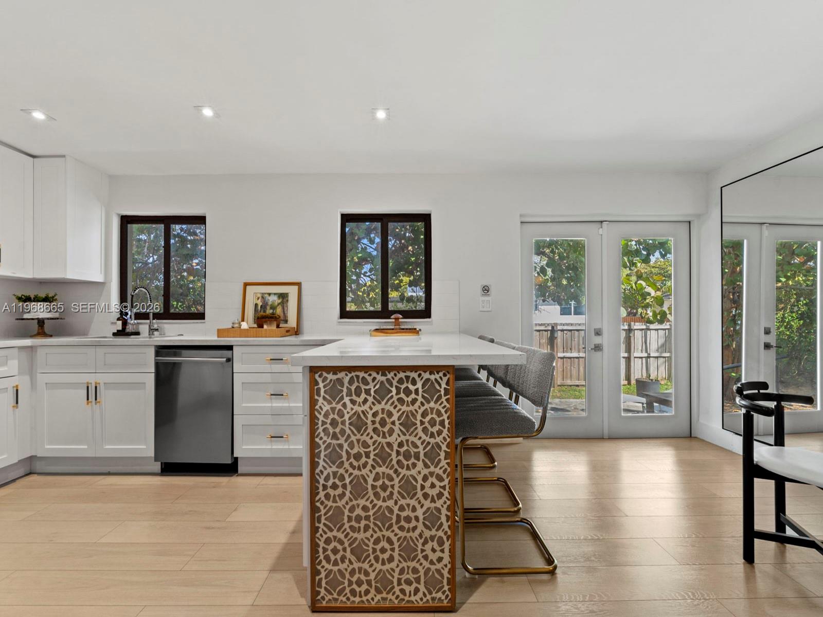 CORAL WAY PLAZA - Residential