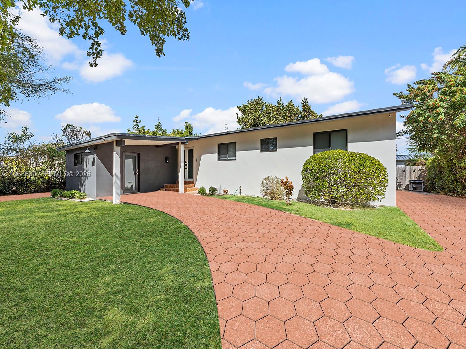 CORAL WAY PLAZA - Residential