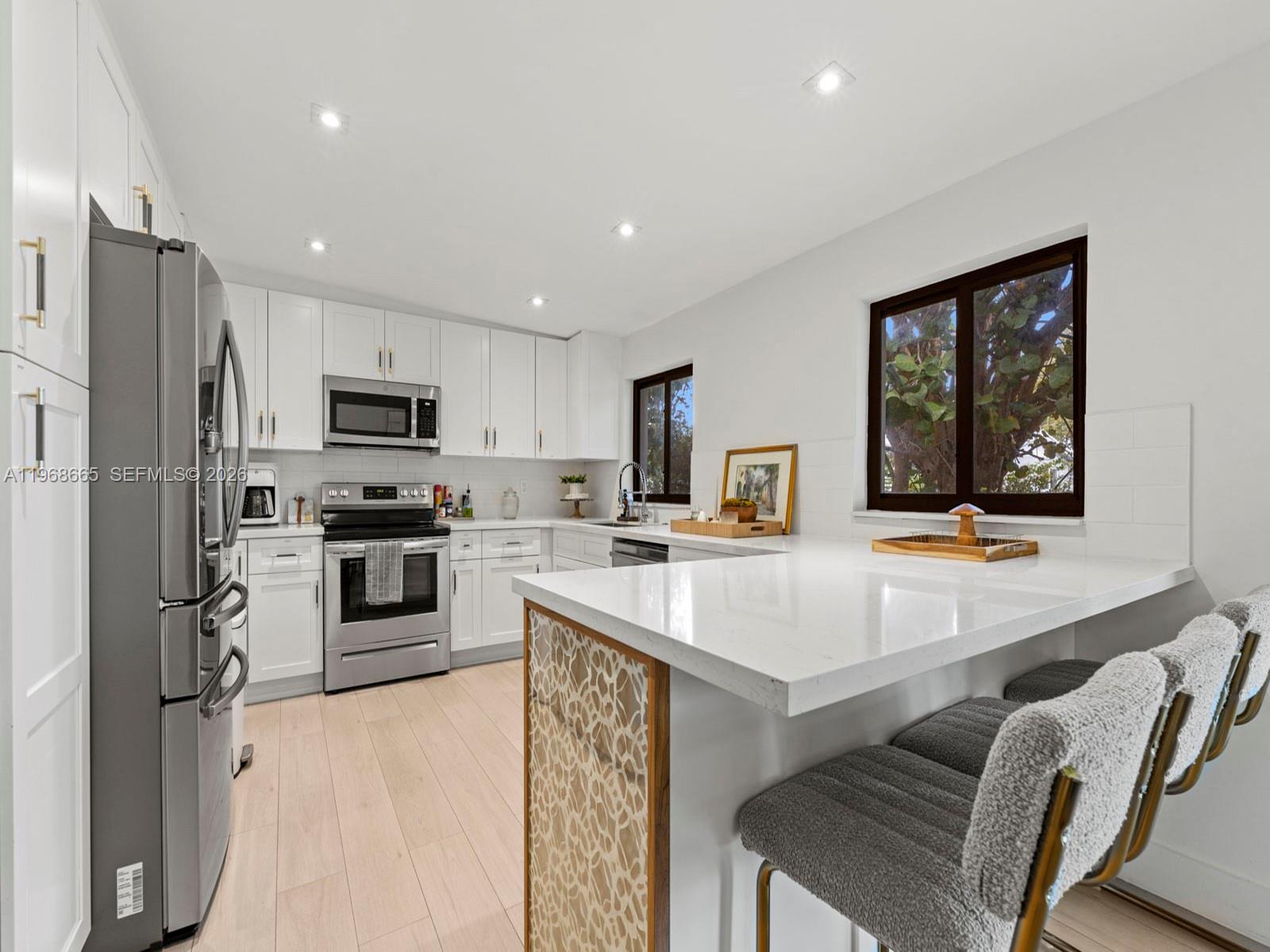 CORAL WAY PLAZA - Residential