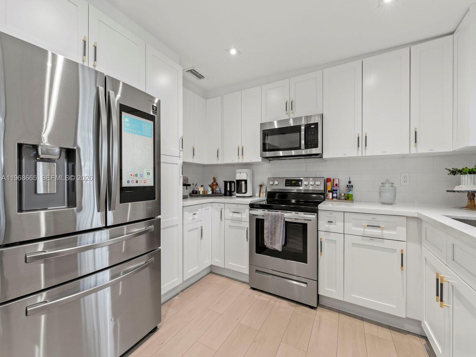 CORAL WAY PLAZA - Residential