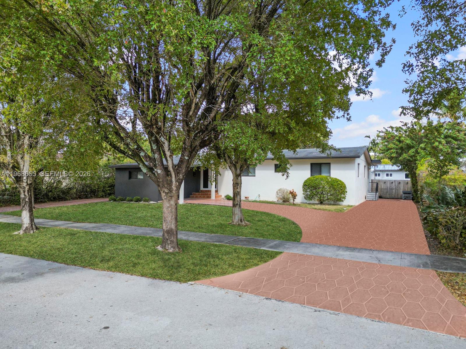 CORAL WAY PLAZA - Residential