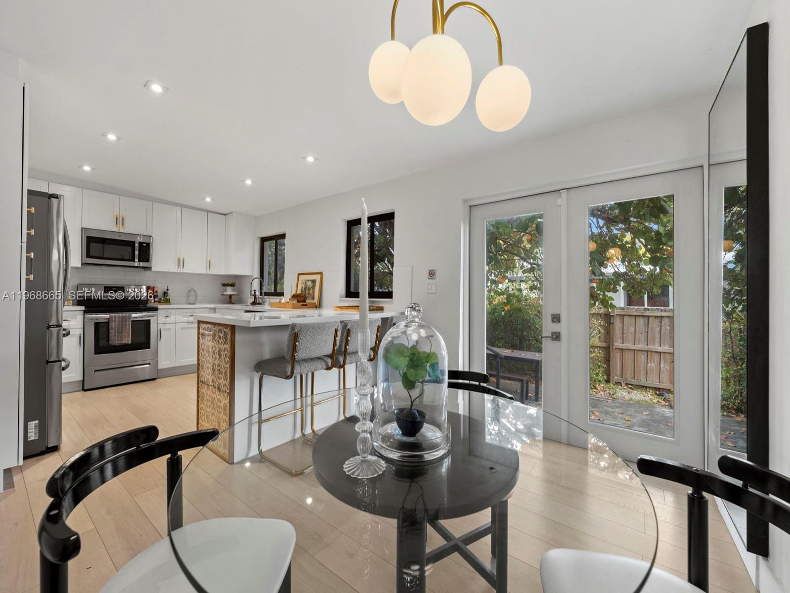 CORAL WAY PLAZA - Residential