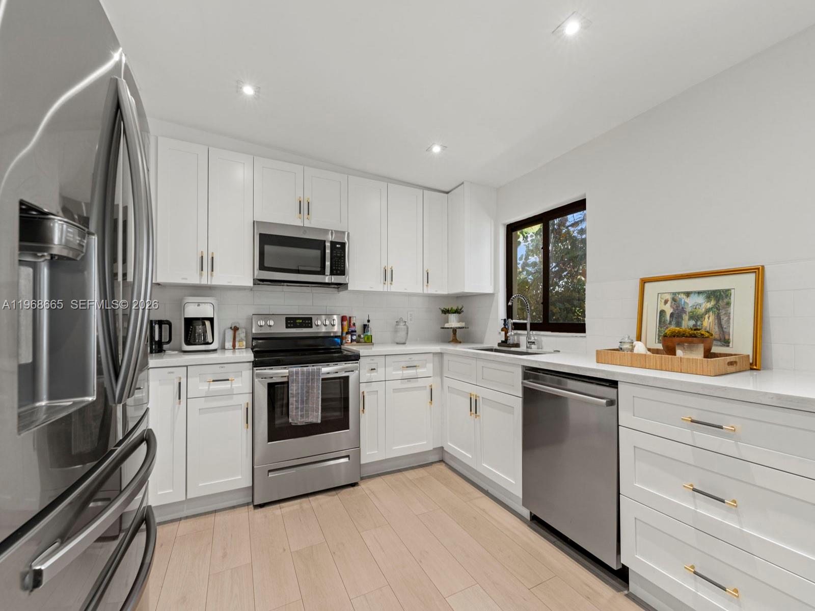 CORAL WAY PLAZA - Residential