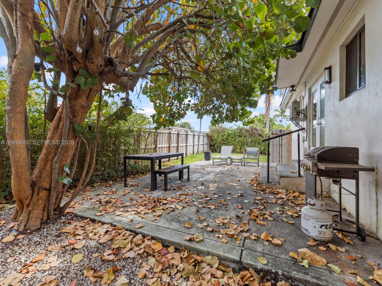 CORAL WAY PLAZA - Residential