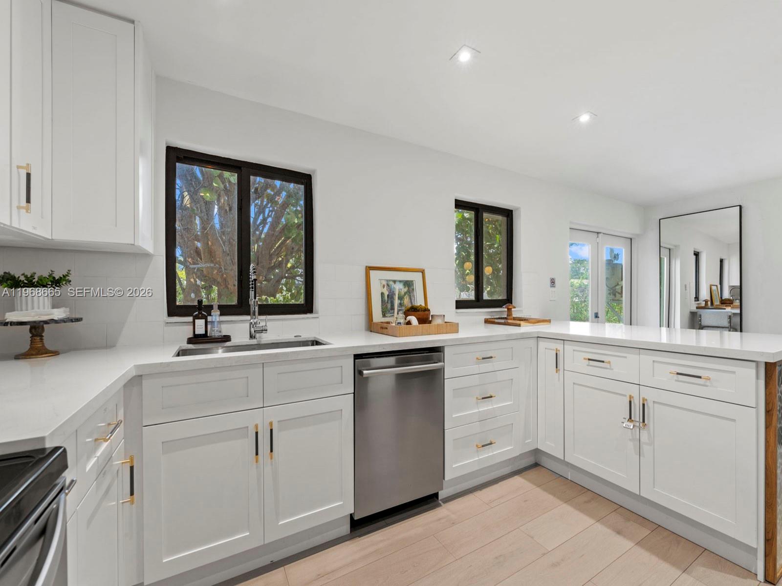 CORAL WAY PLAZA - Residential