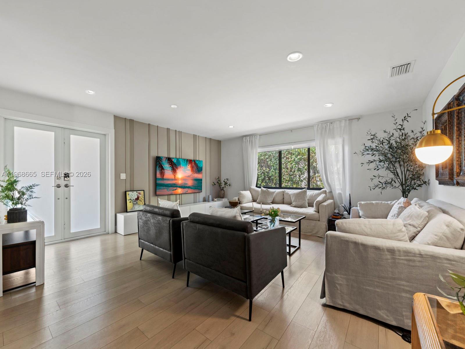 CORAL WAY PLAZA - Residential