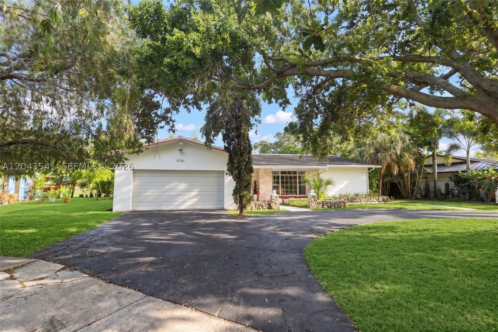 9720 Palmetto Club Ln W LN, Miami FL 33157