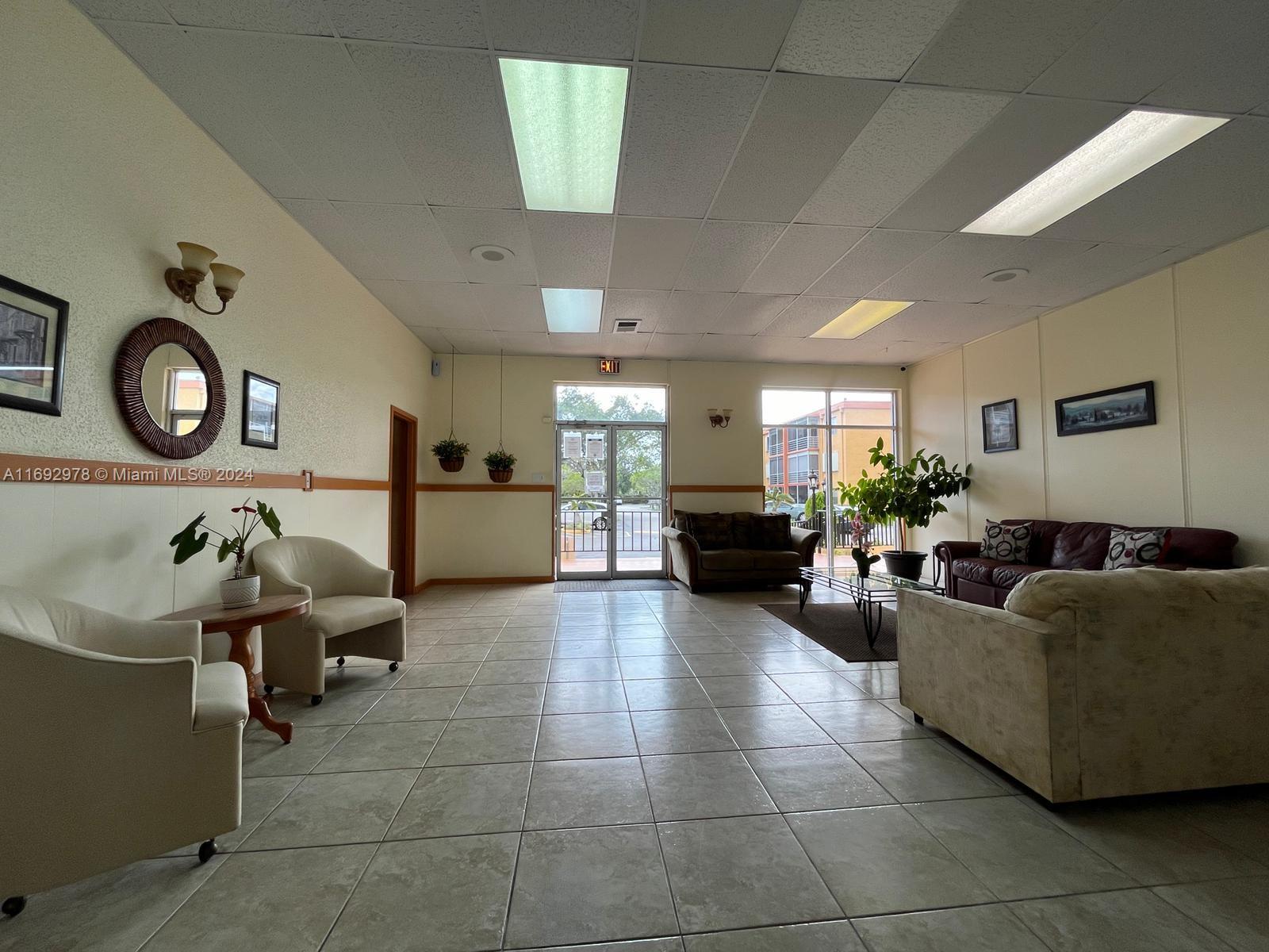 HERITAGE CIRCLE CONDO - Residential