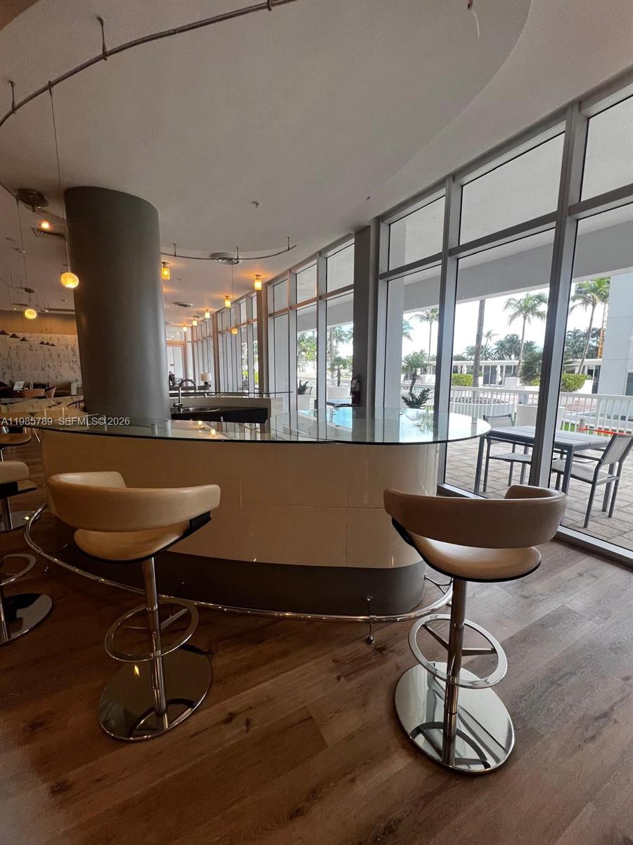 HARBOUR HOUSE - Residential