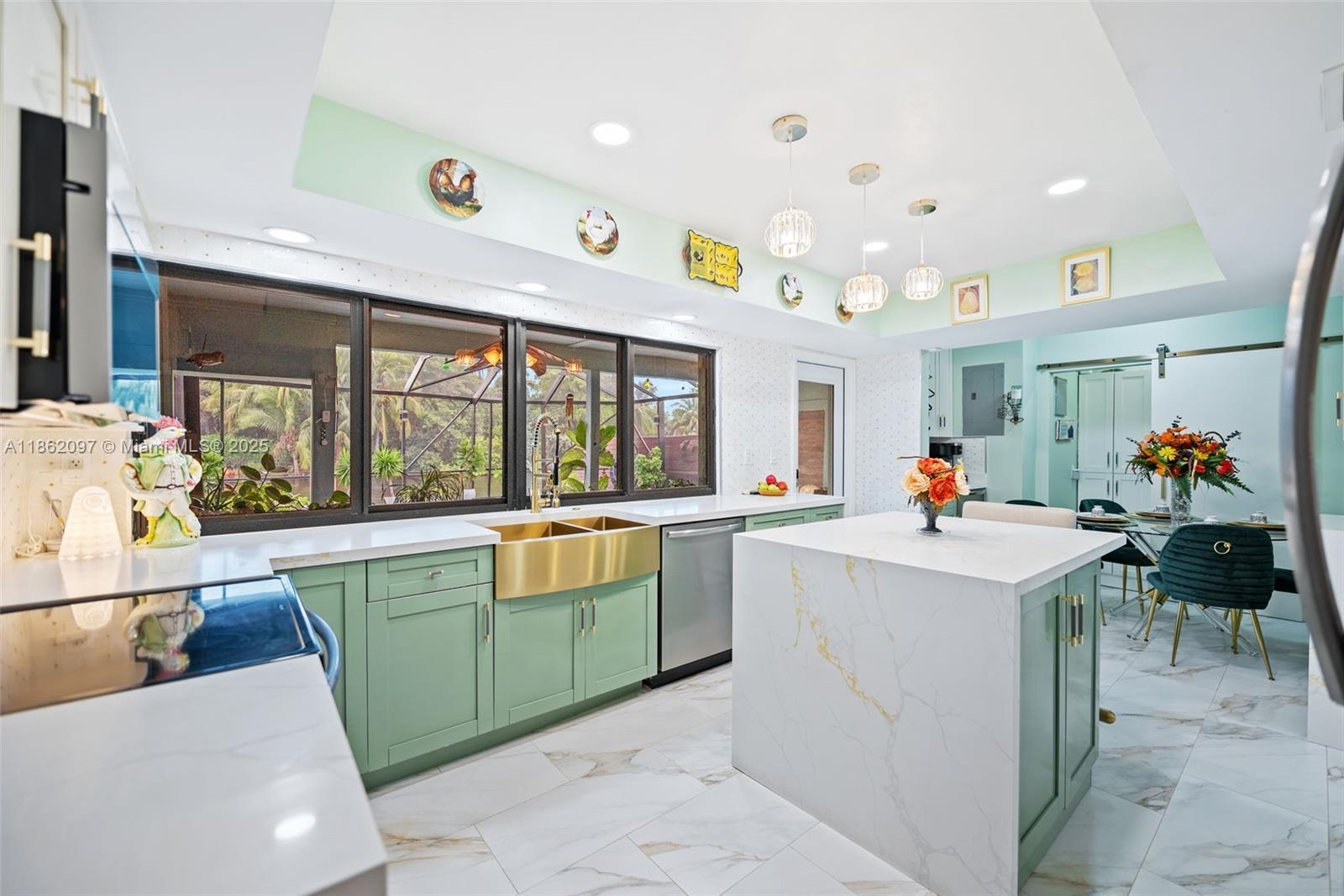 735 NW 35th St