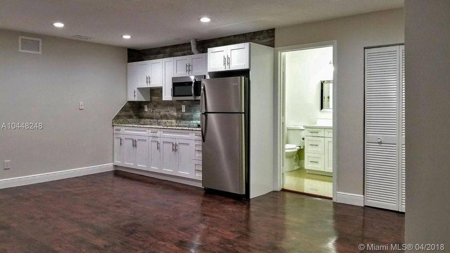 Brand new, completely remodeled, impeccable studio apartment, laminate wood floors & stainless steel appliances. Easy to show! Please use showing time.