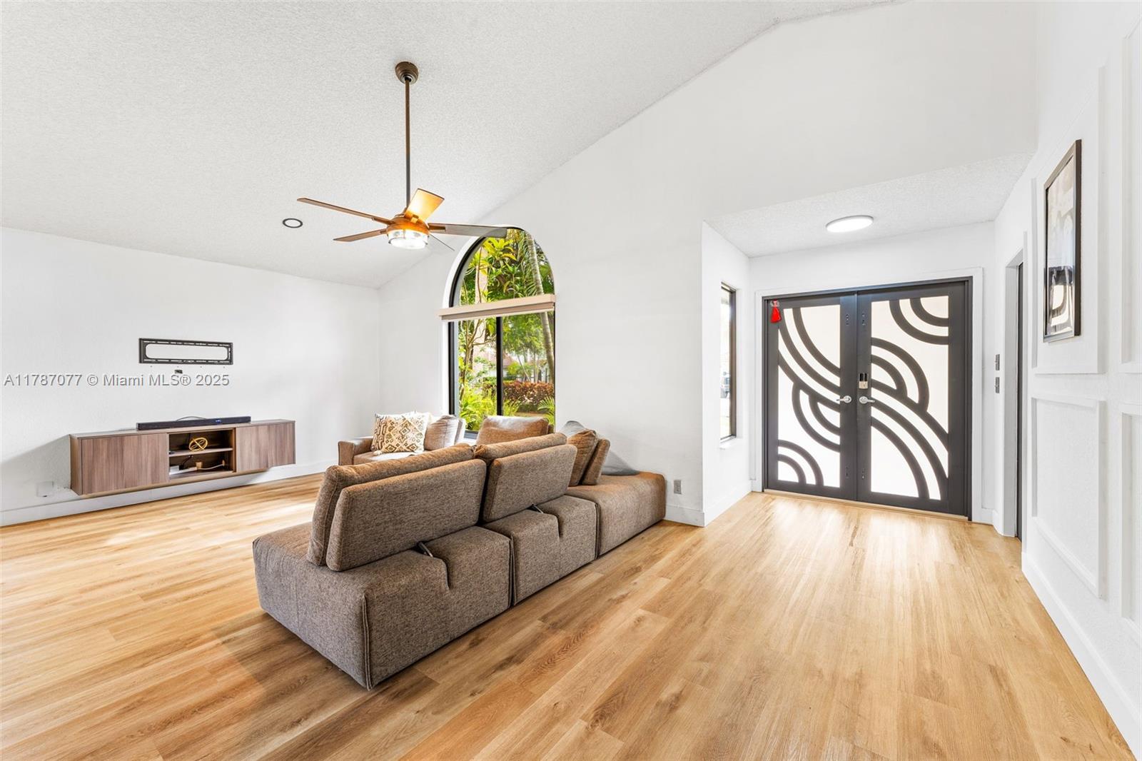 675 NW 38th Ter