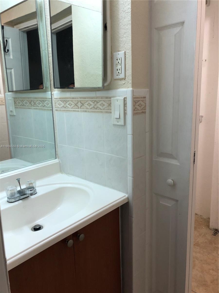 RICHMOND HILL FARMS - Residential Lease