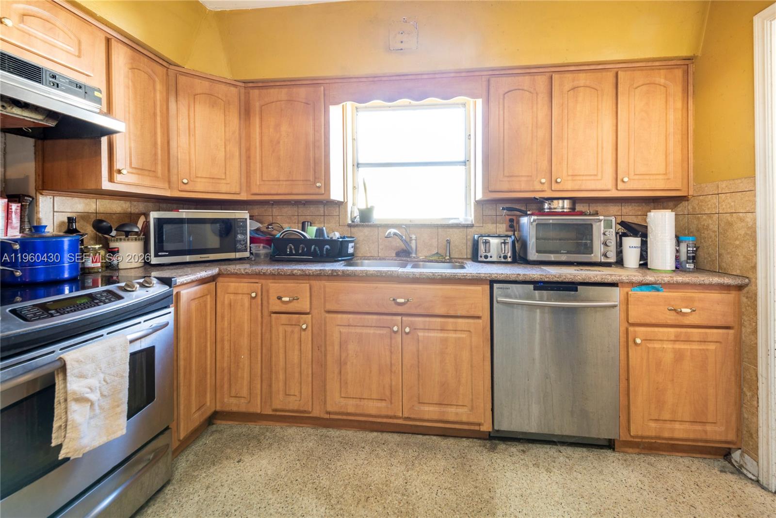 LAKESIDE ESTATES - Residential