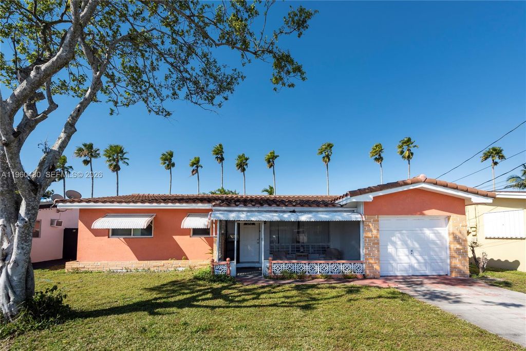 Photo of 600 SW 11th Ave, Hallandale Beach, FL 33009 (MLS # A11960430)