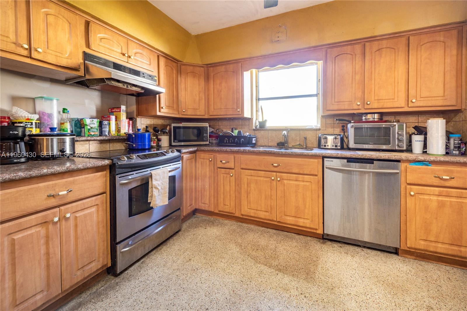 LAKESIDE ESTATES - Residential