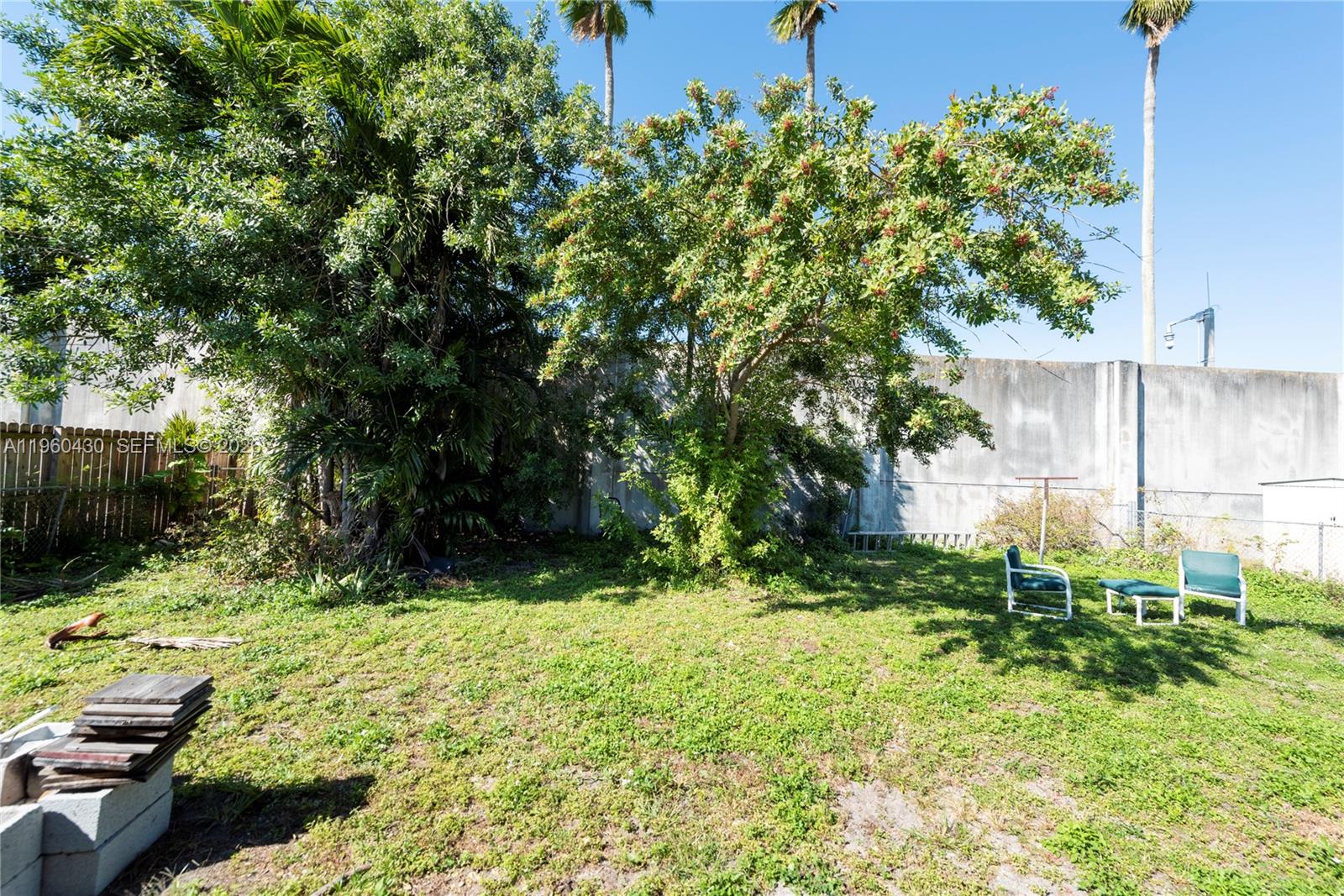 LAKESIDE ESTATES - Residential