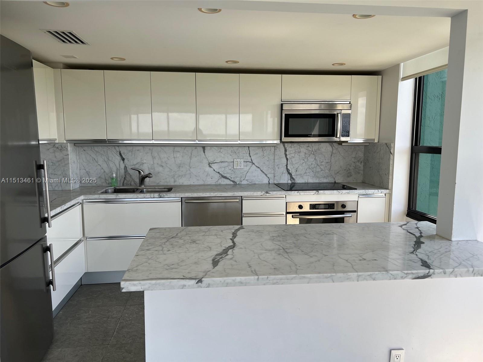 THE PALM BAY YACHT CLUB C - Residential