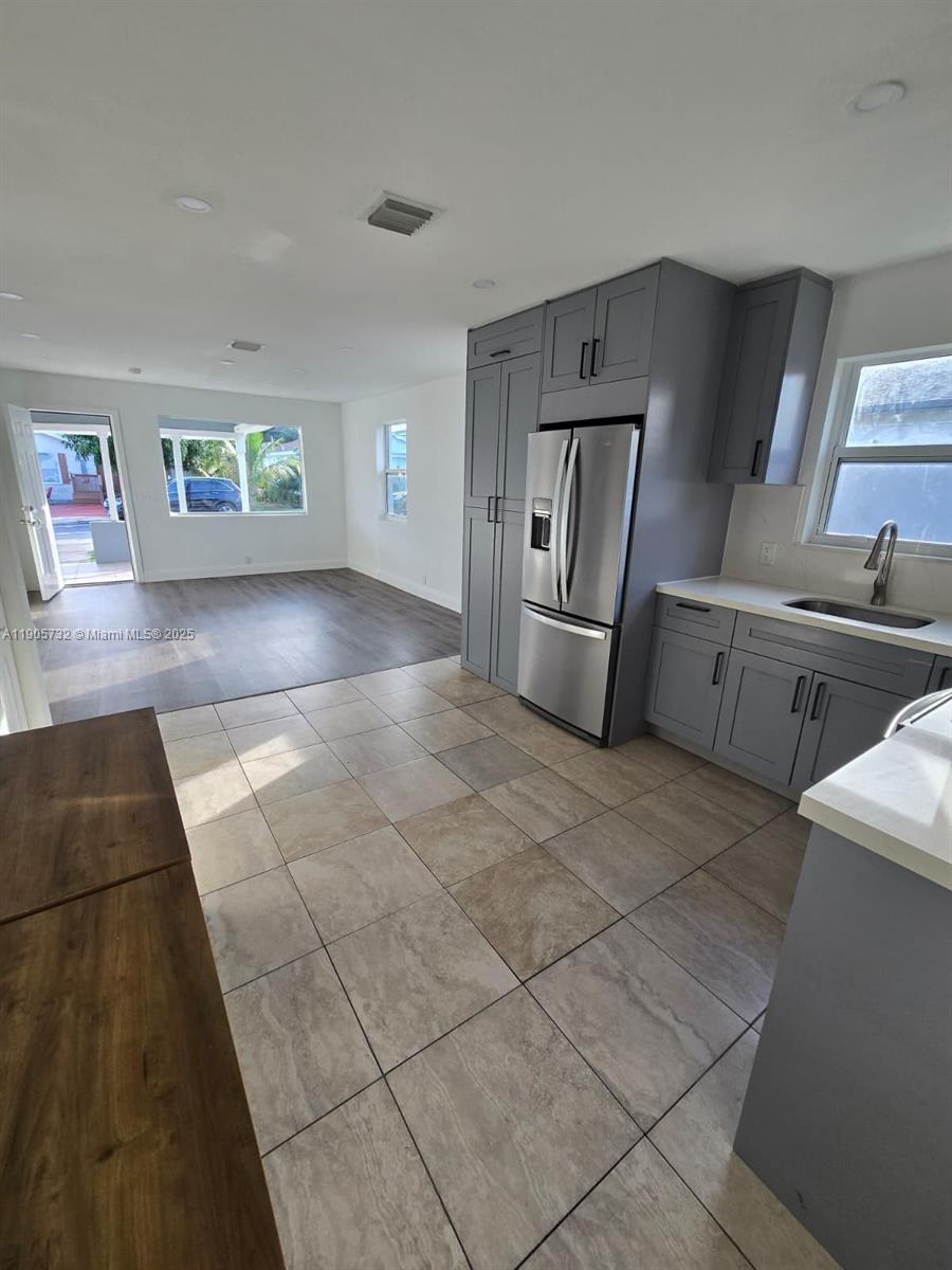 View photos, virtual tours, details... 719 21st St