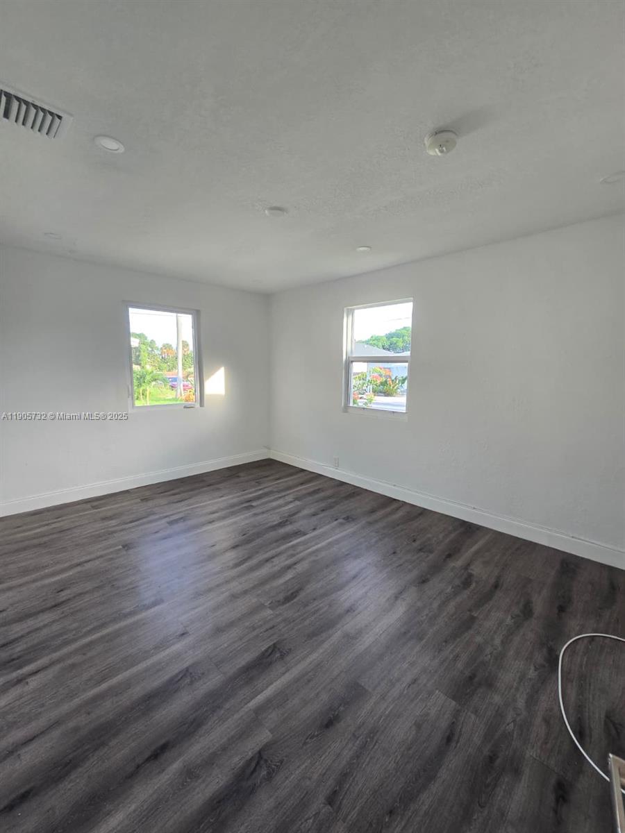 View photos, virtual tours, details... 719 21st St