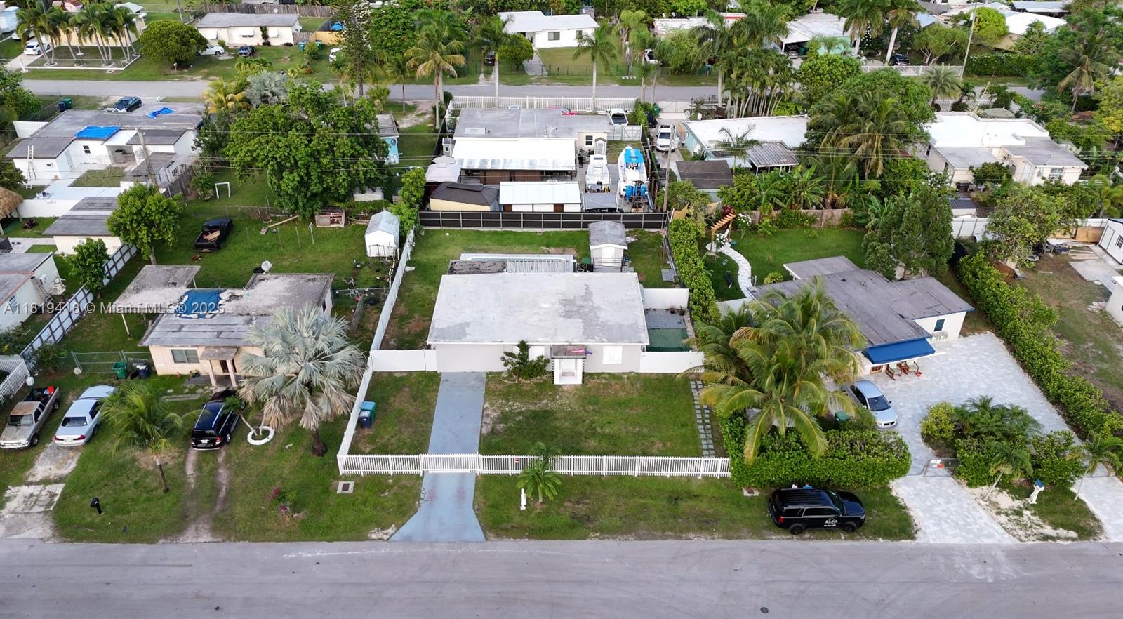 29125 Indiana Rd, Homestead, Miami-Dade County, Florida - 4 Bedrooms  
2 Bathrooms - 
