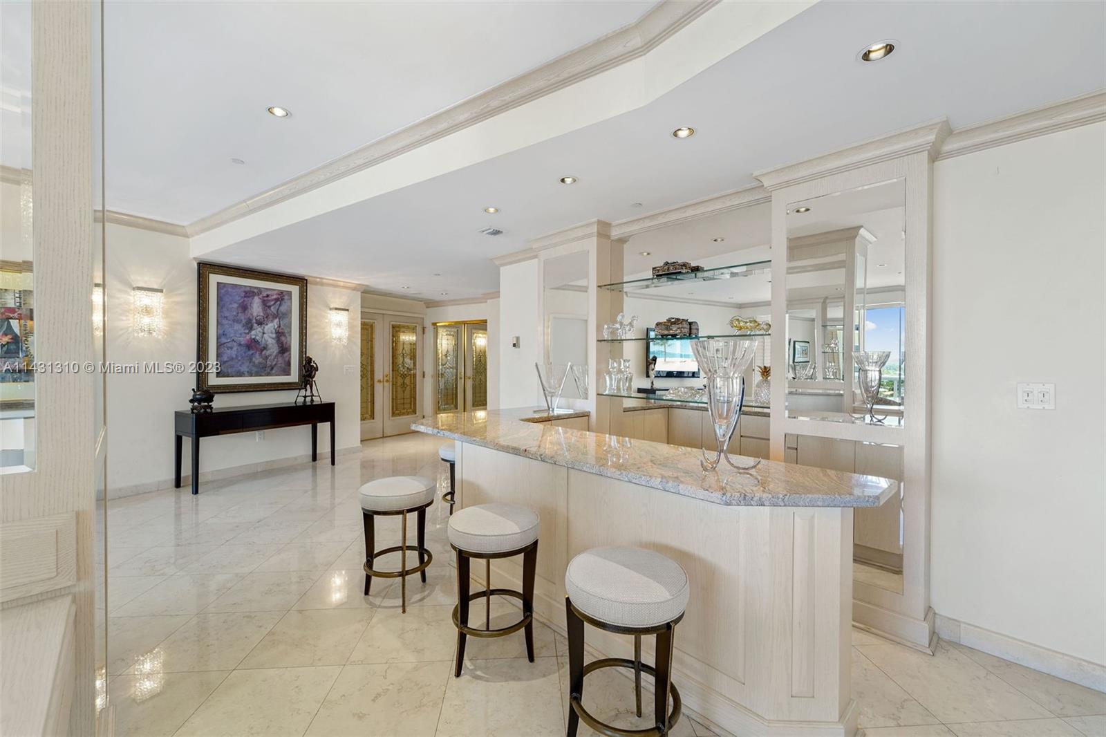 MAJESTIC TOWER - Residential