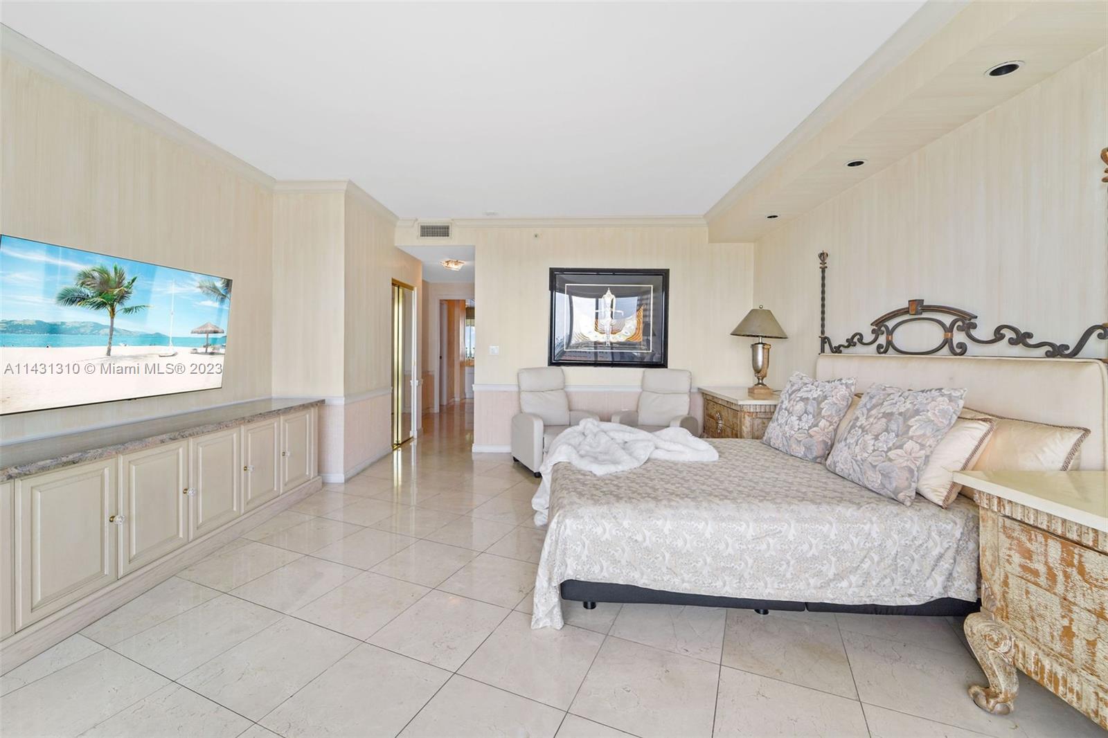 MAJESTIC TOWER - Residential