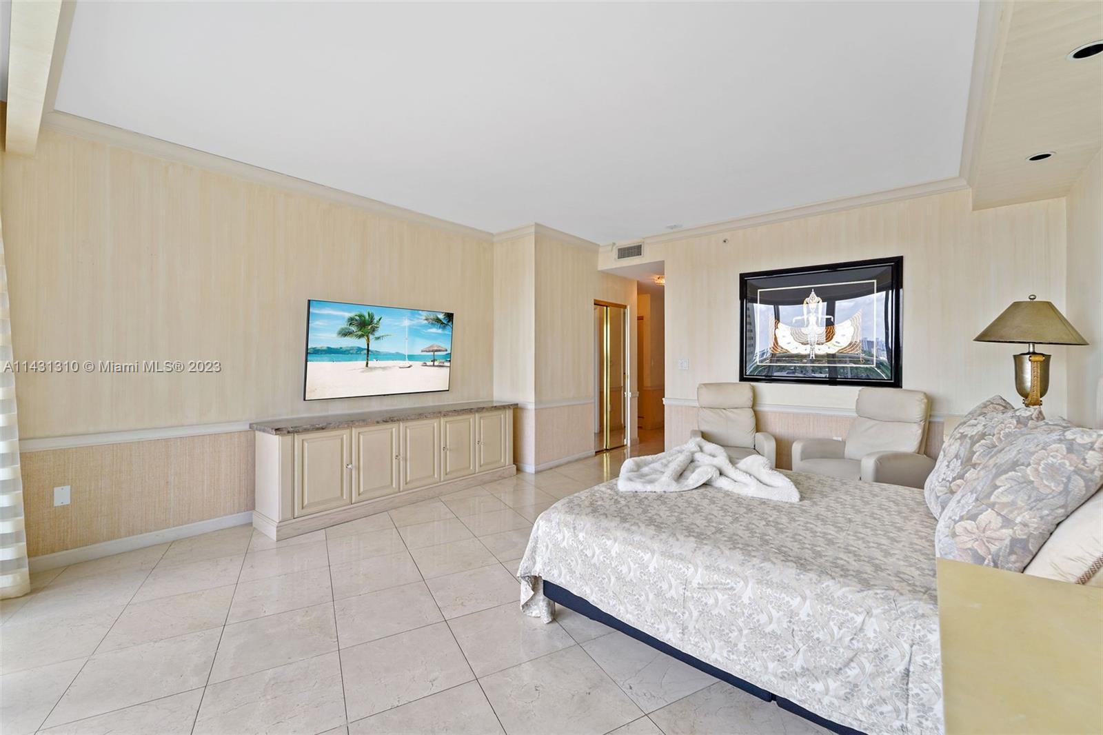 MAJESTIC TOWER - Residential