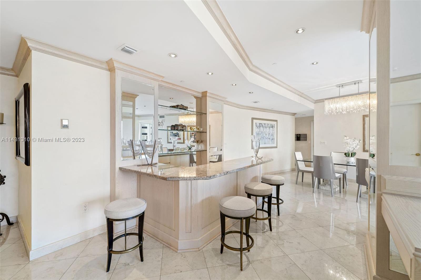 MAJESTIC TOWER - Residential