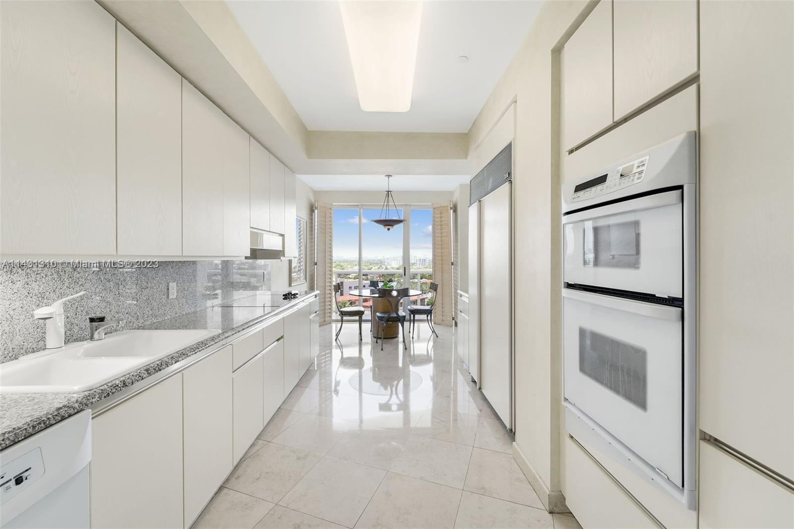 MAJESTIC TOWER - Residential