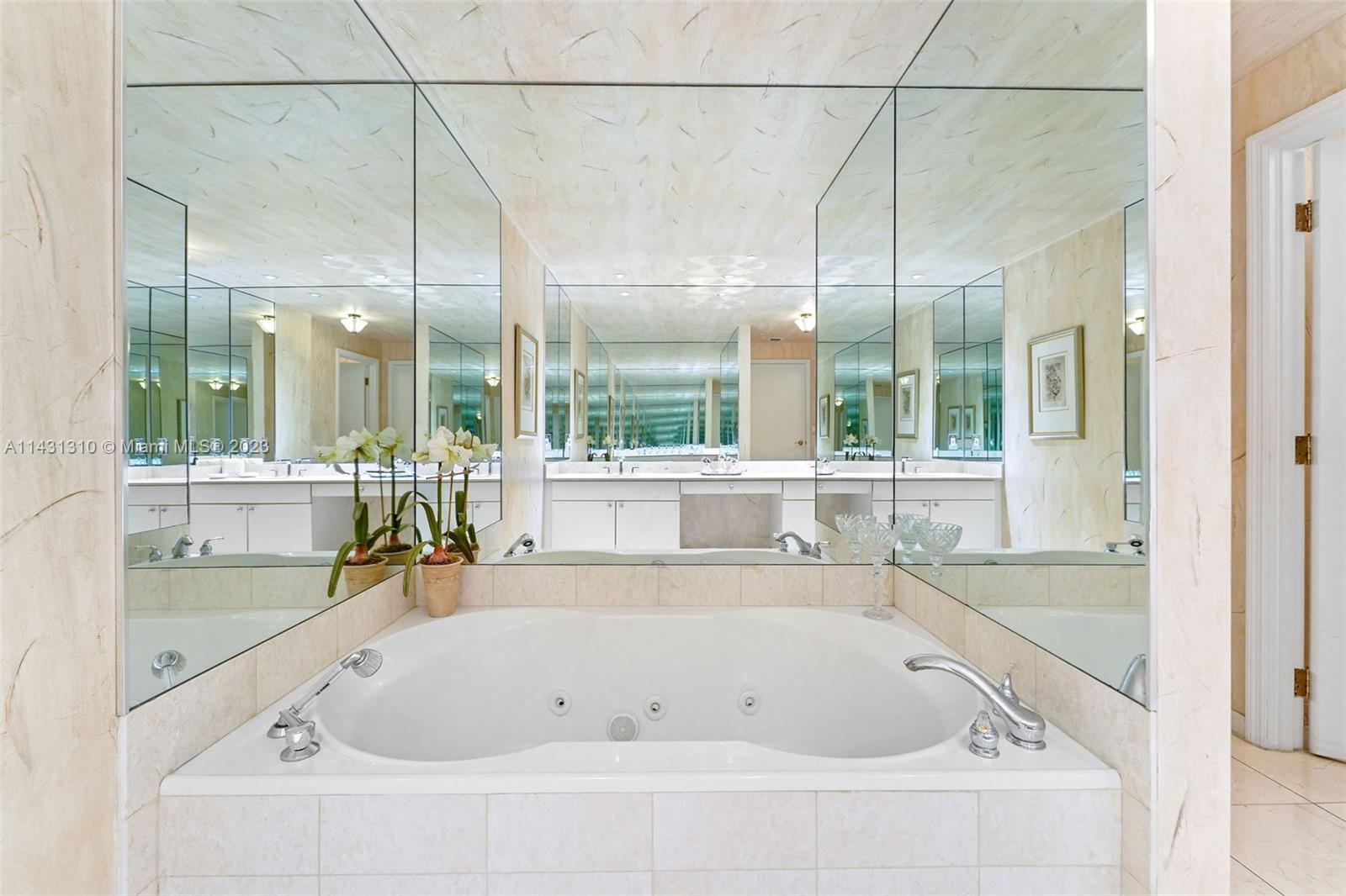 MAJESTIC TOWER - Residential