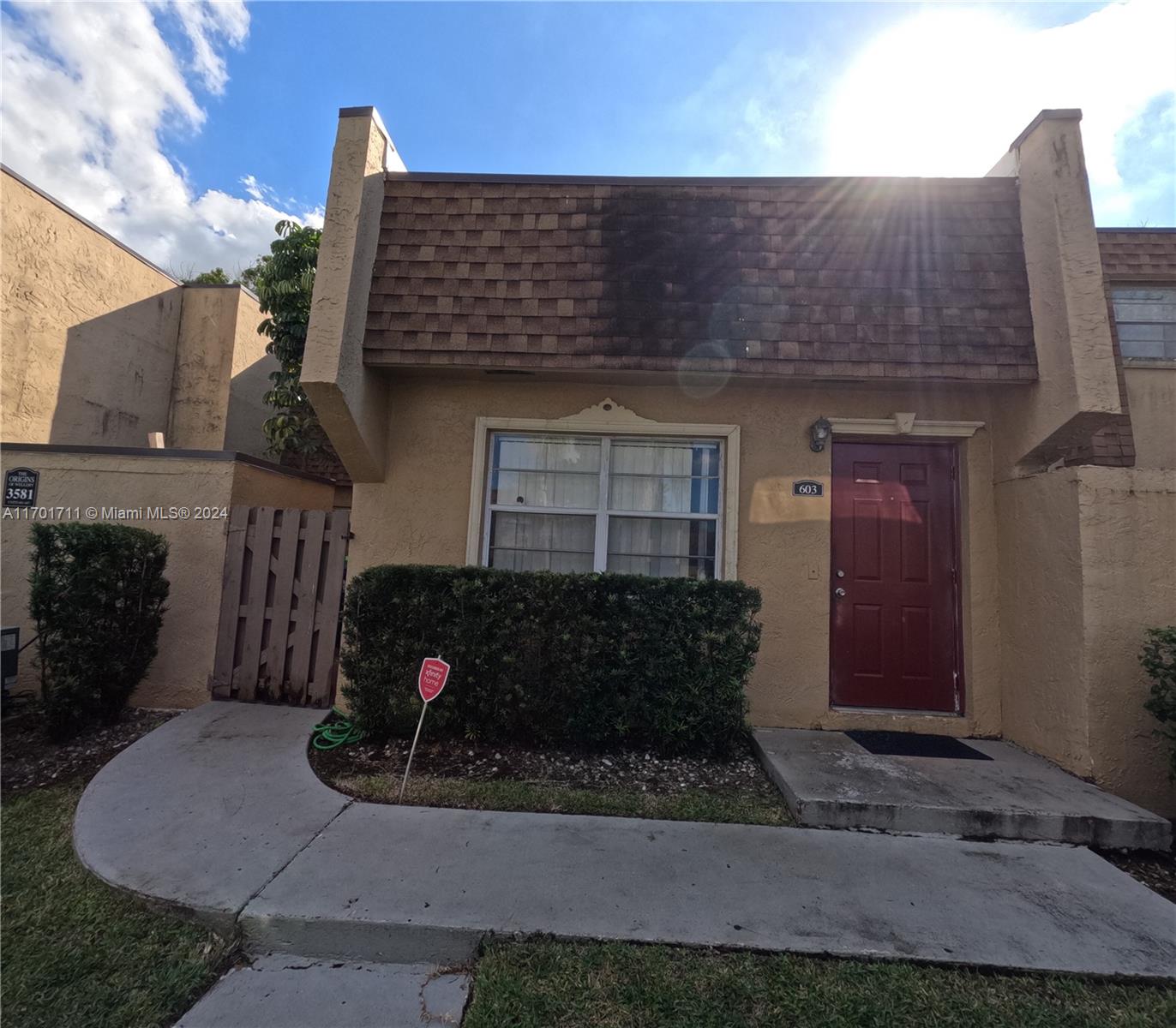 Property for Sale at 3581 Nw 95 Terrace 603, Sunrise, Miami-Dade County, Florida - Bedrooms: 3 
Bathrooms: 2  - $299,000