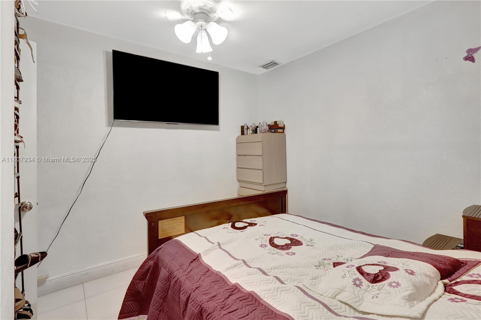 VENETIAN ACRES - Residential Income