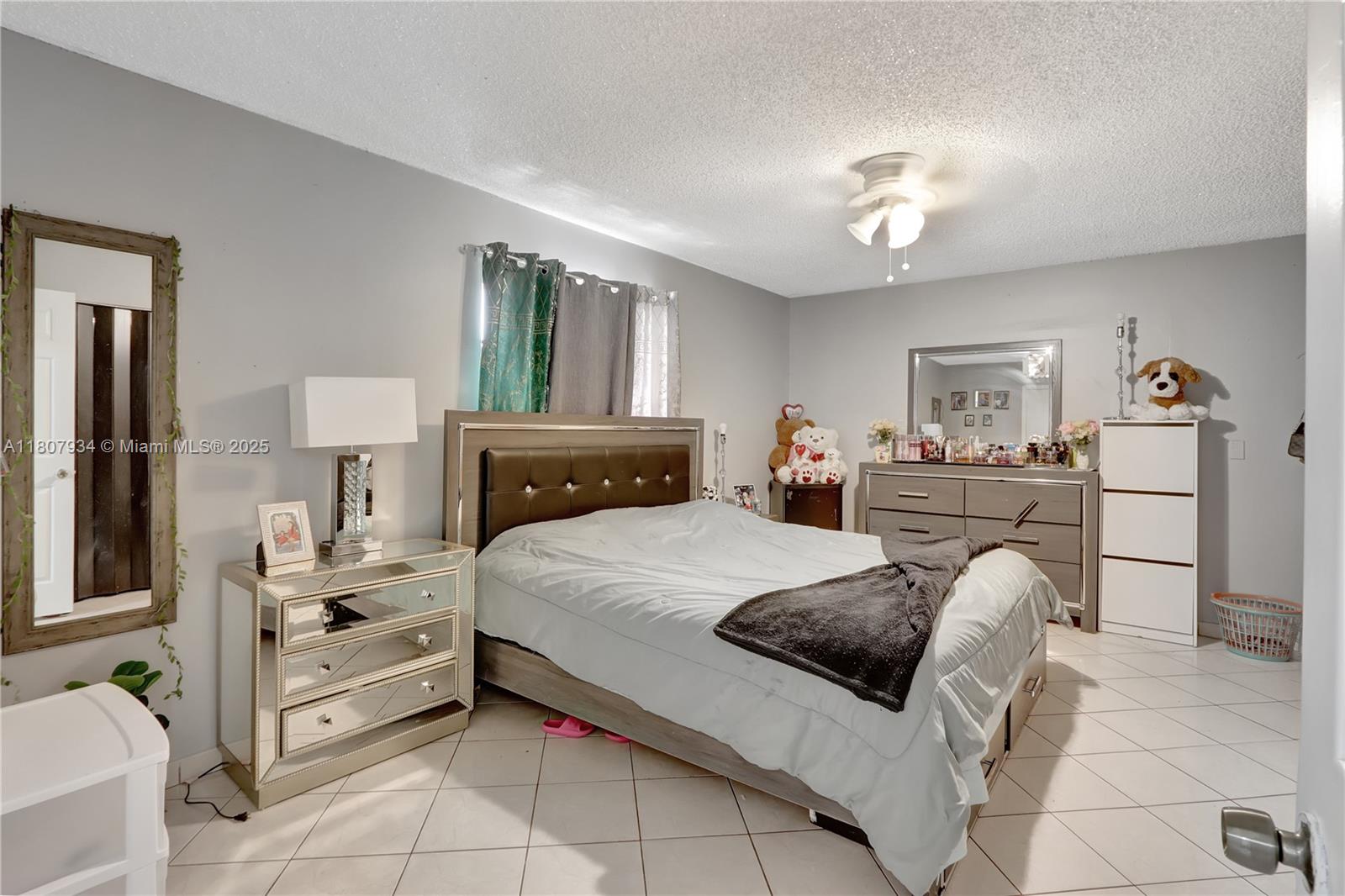 VENETIAN ACRES - Residential Income