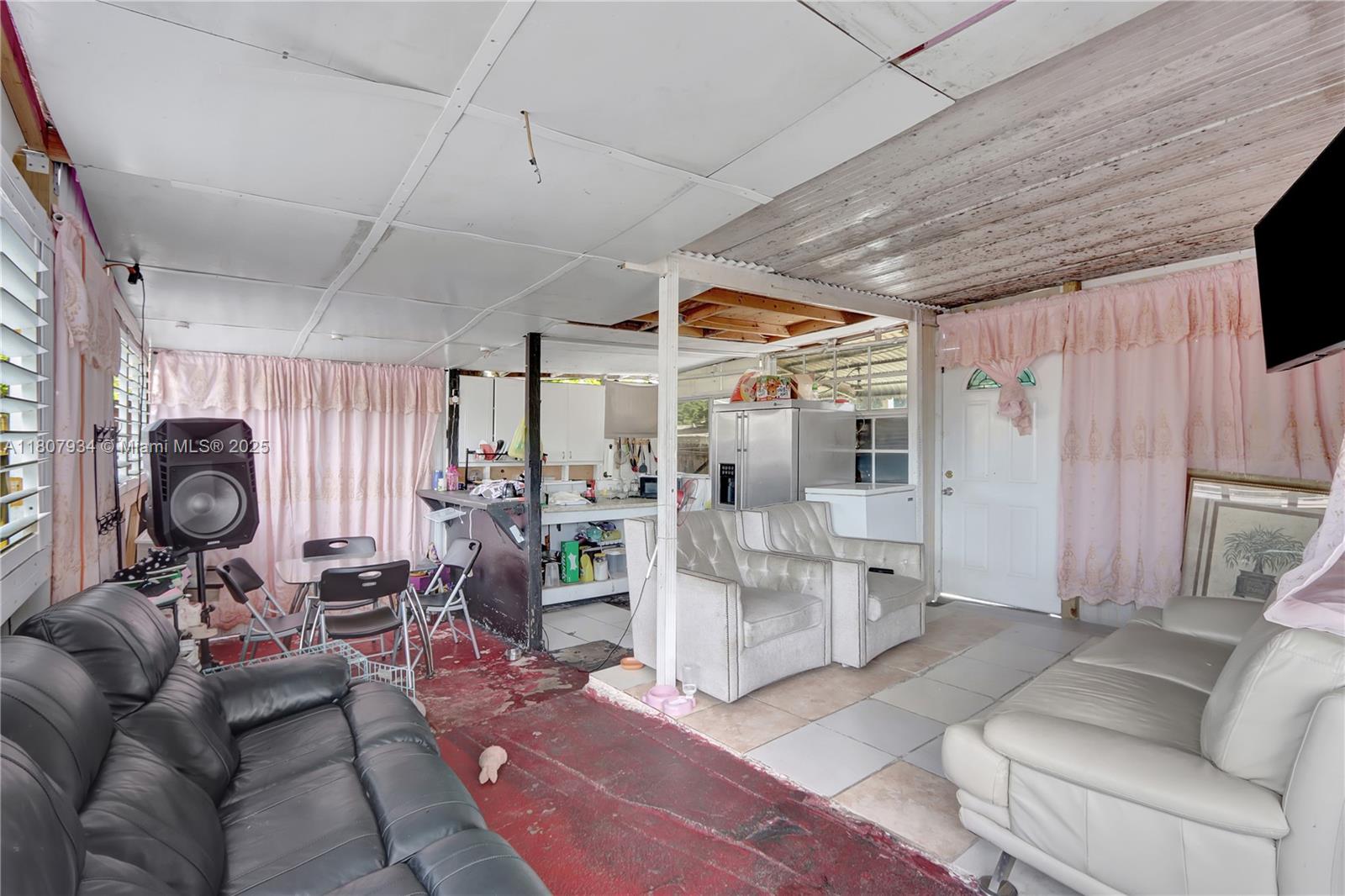 VENETIAN ACRES - Residential Income