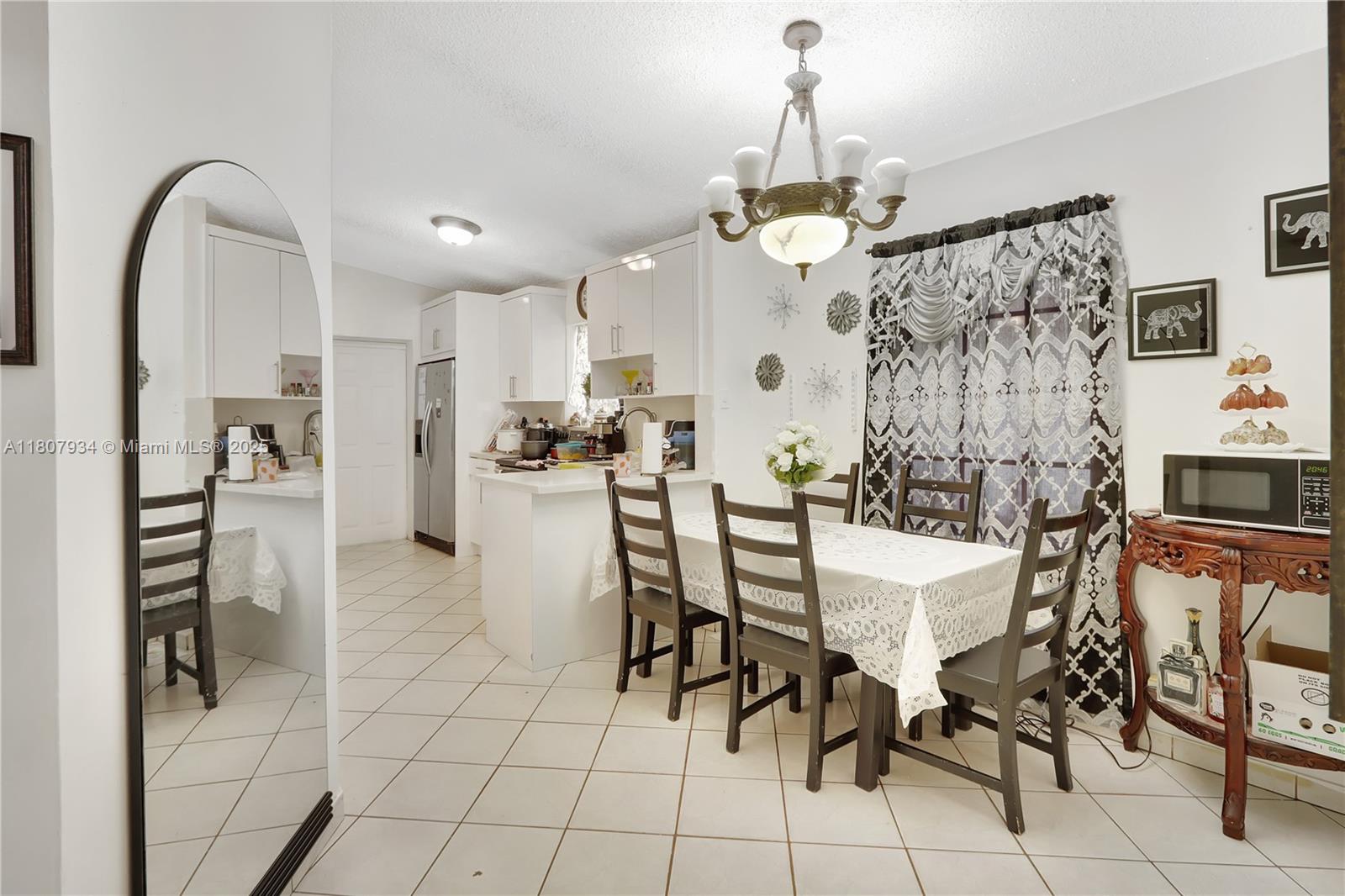 VENETIAN ACRES - Residential Income