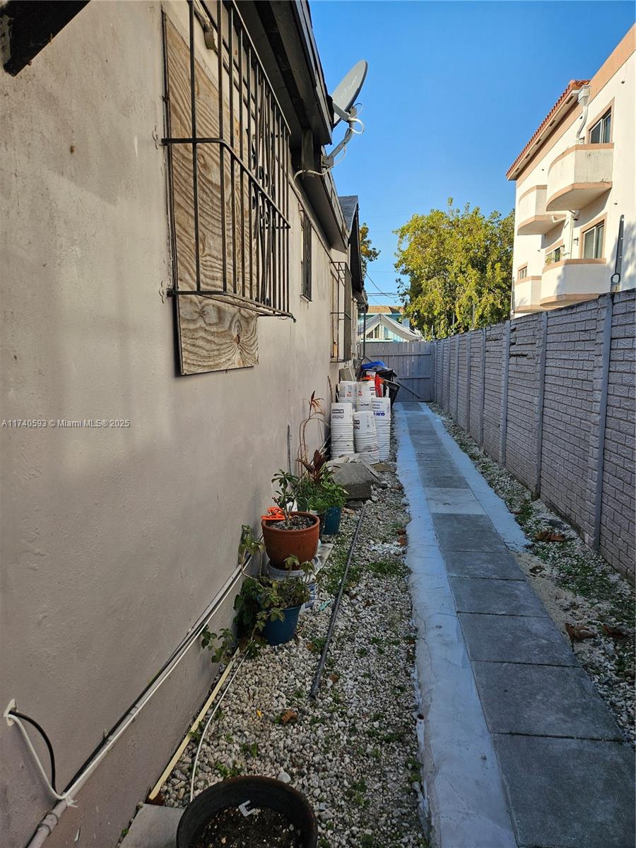 LAWRENCE ESTATE LAND CO - Residential